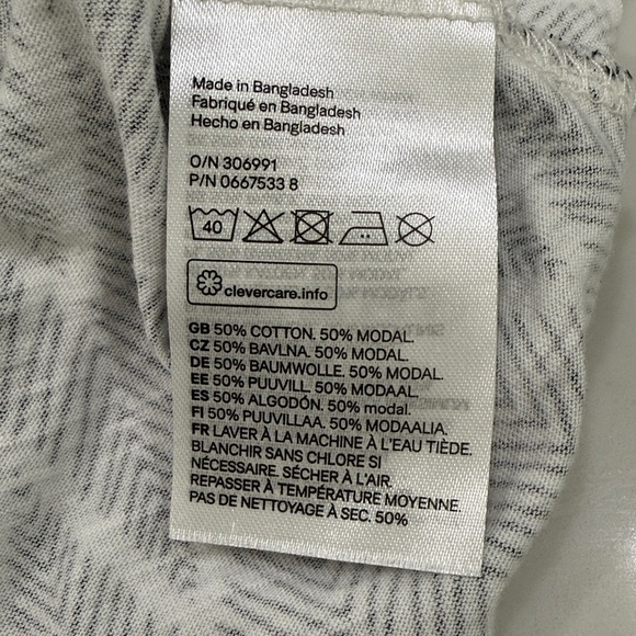 H&M Basic Black and White Patterned Top - Picture 4 of 4